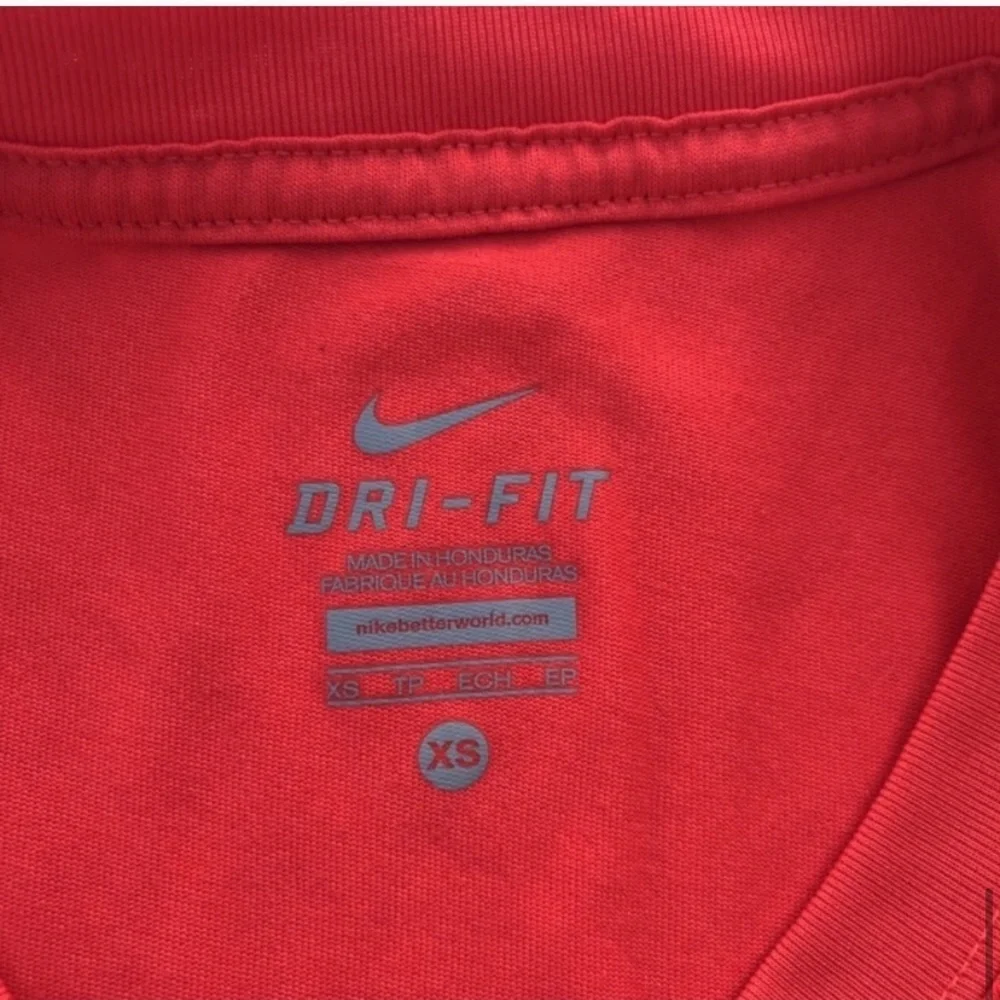 •Nike• Dri-fit tee {B2}
